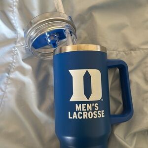 NEW w/box -NCAA DUKE Men's Lacrosse Travel BLUE metal Mug w/ handle, lid & straw